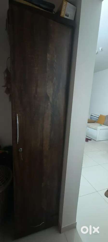 Single door wardrobe