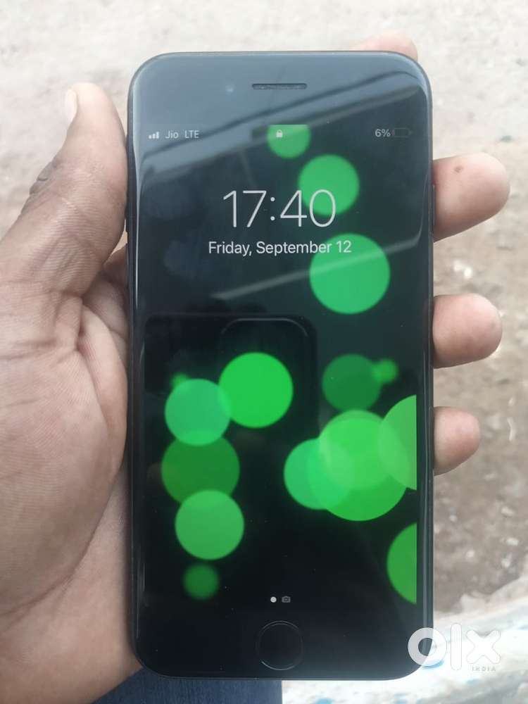I phone 7.    32gb.    Betrey. Helth 85•/•