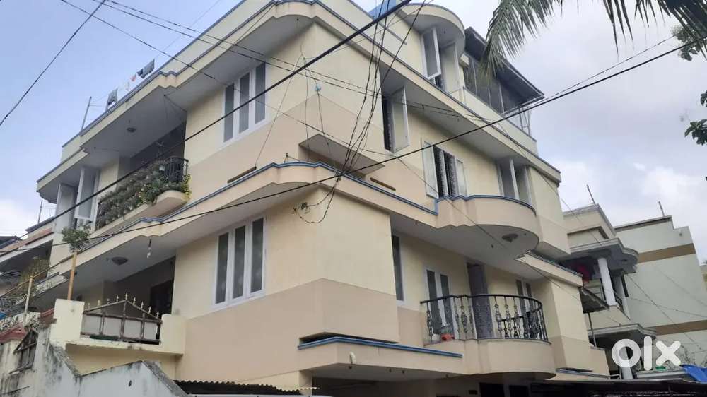 House floor for rent