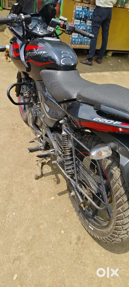 Bajaj pulsar 220