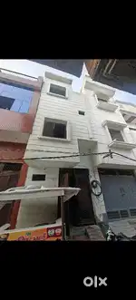 Majeedpura main road par 50Gaz ka ghar hai
