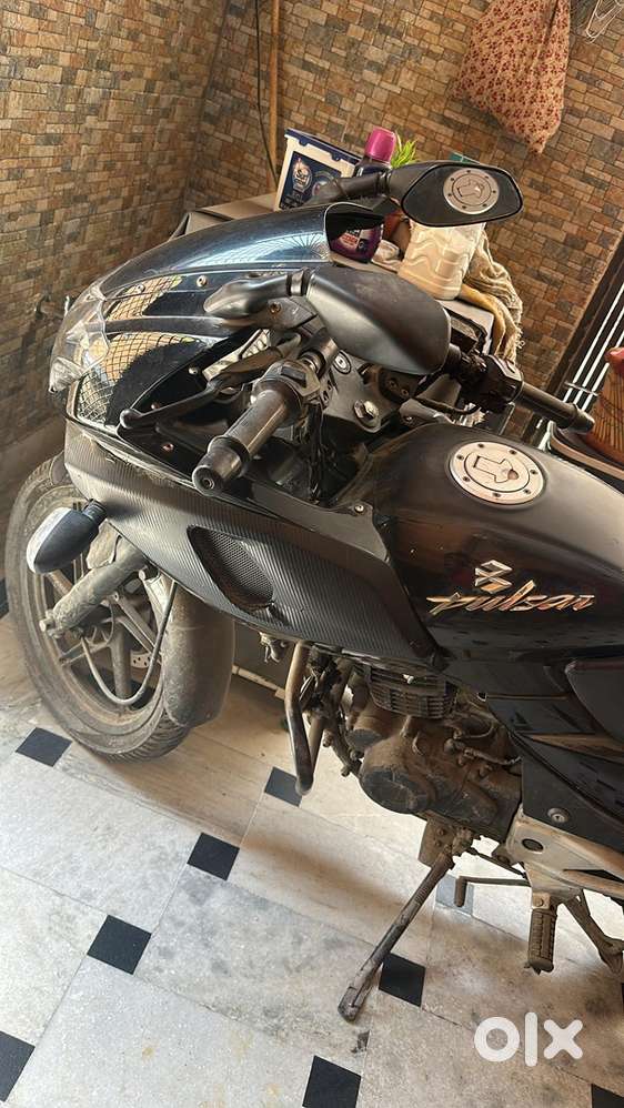 Black Bajaj Pulsar 220 for Sale