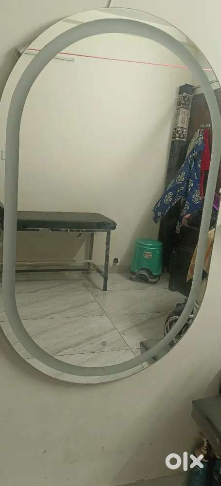 Salon mirror