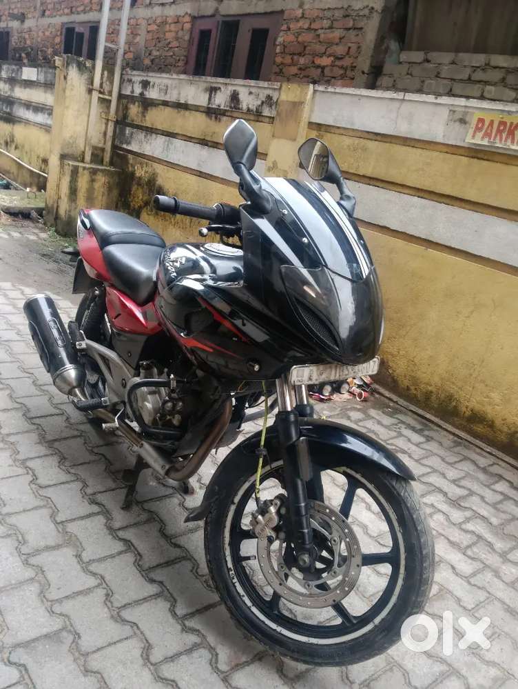 Bajaj Pulsar 220 f