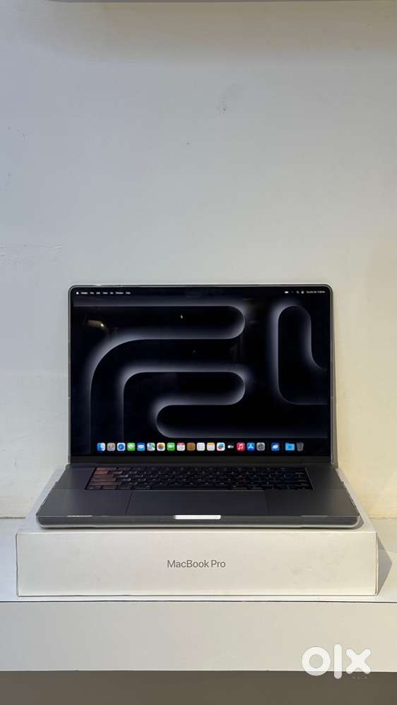 Apple Macbook M2 Pro 16”inch 16GB Ram / 512GB