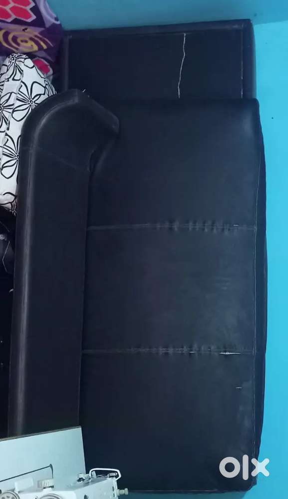 2 black leather sofa, 3 seater