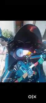 Bajaj pulsar 220 in black