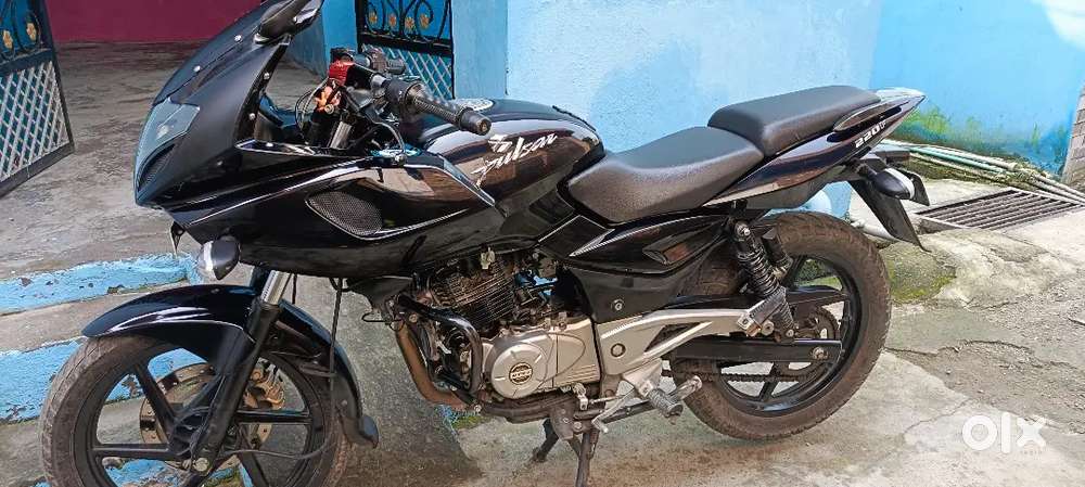 Pulsar 220 bike new showroom condition Army Person bike