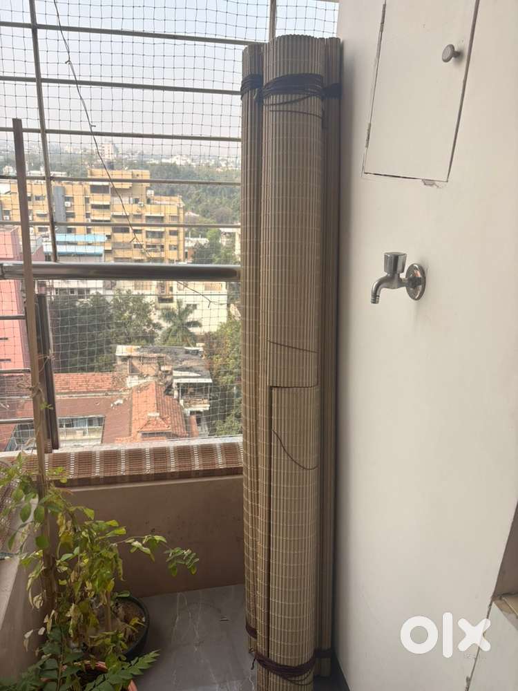 Windows roller blinds excellent condition. Reqdy to use immediately