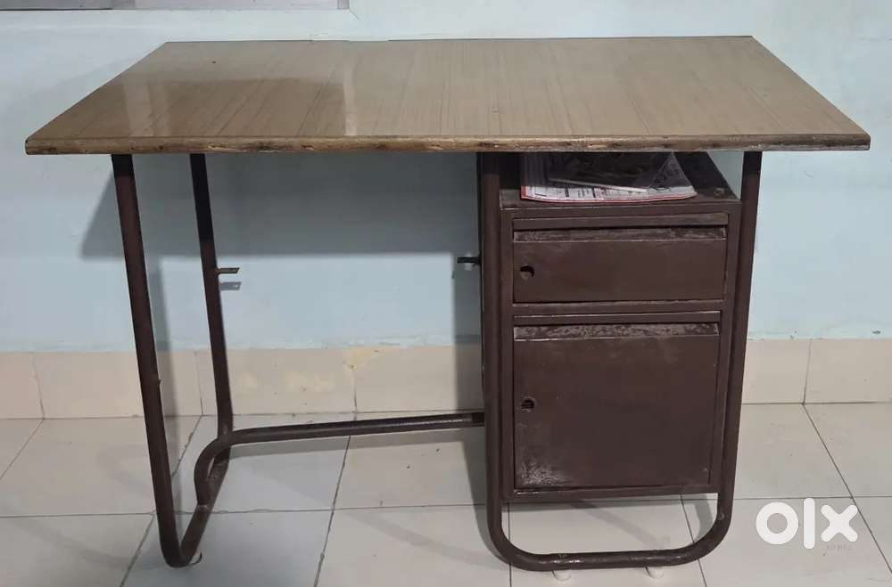 Computer Table at just ₹700