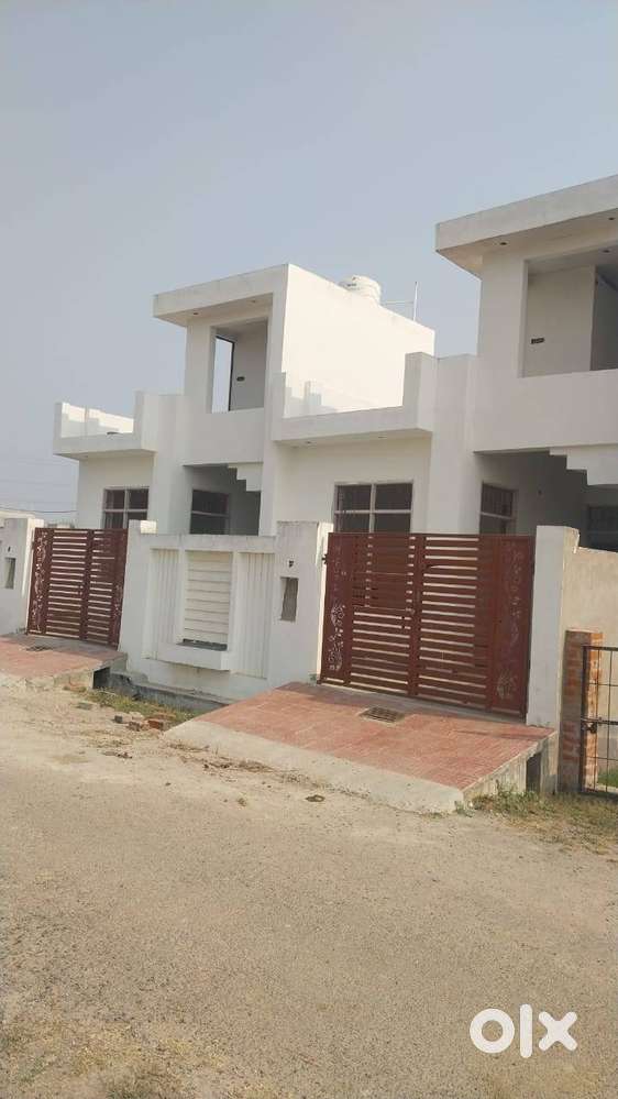 Kursi Road House for sale