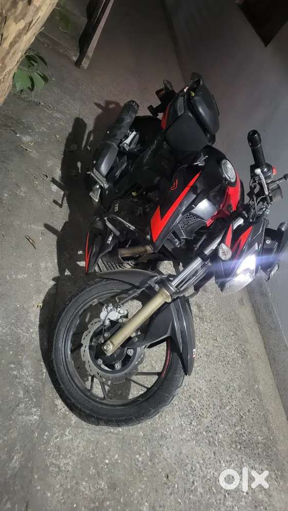 Apache 200 4v less driven