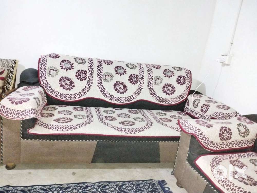 Selling sofa with cover