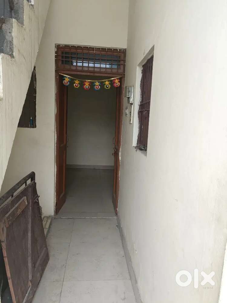 1, bhk available for rent only for married couples.