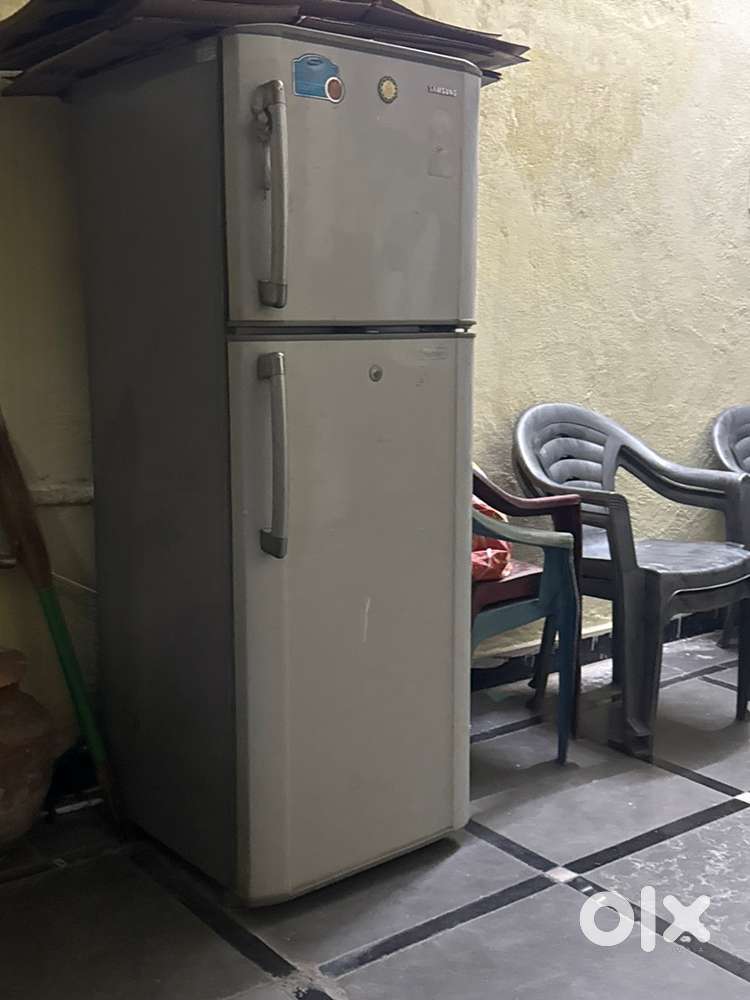 Old Samsung fridge for sale