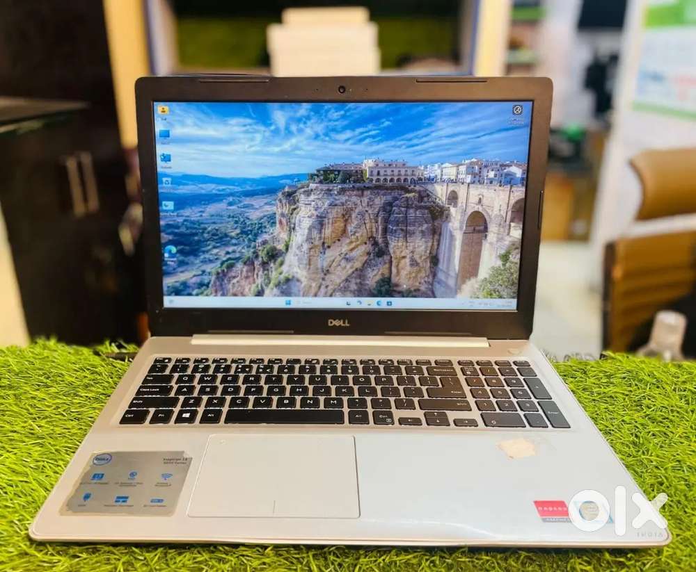 DELL INSPIRON 15 CORE I7 8TH GEN 8GB RAM 256GB SSD 2GB RADEON RAPHICS