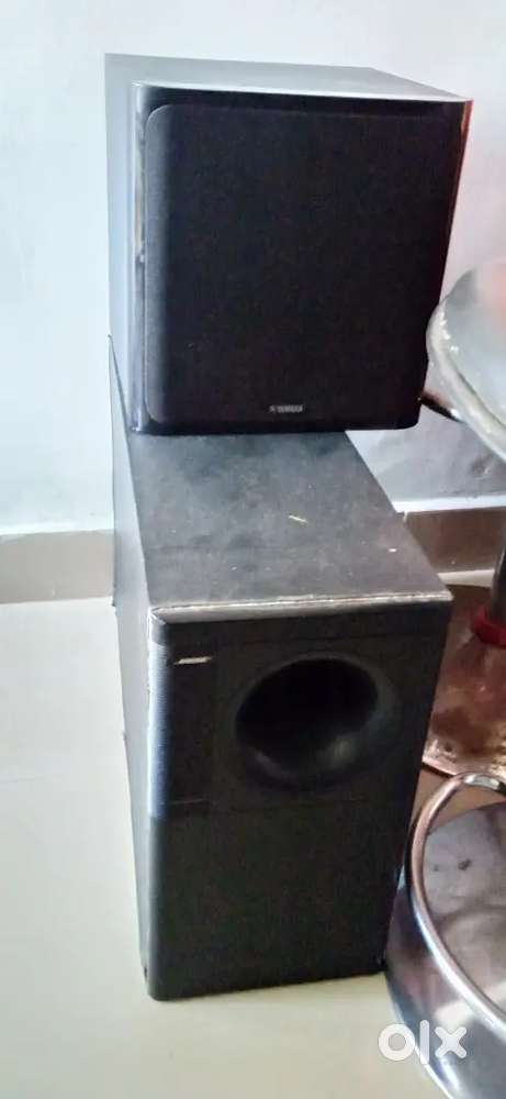 Bose. Subwoofer .5.1.Little box damage r. Yamaha good condition