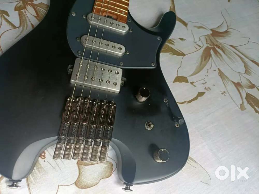 Ibanez headless guitar q52