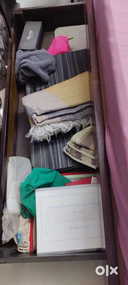 Queen size sheesham wood bed