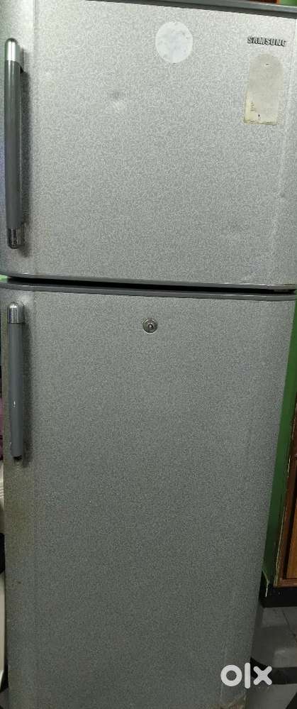 320 lits samsung frost free refrigerator 8 yrs old