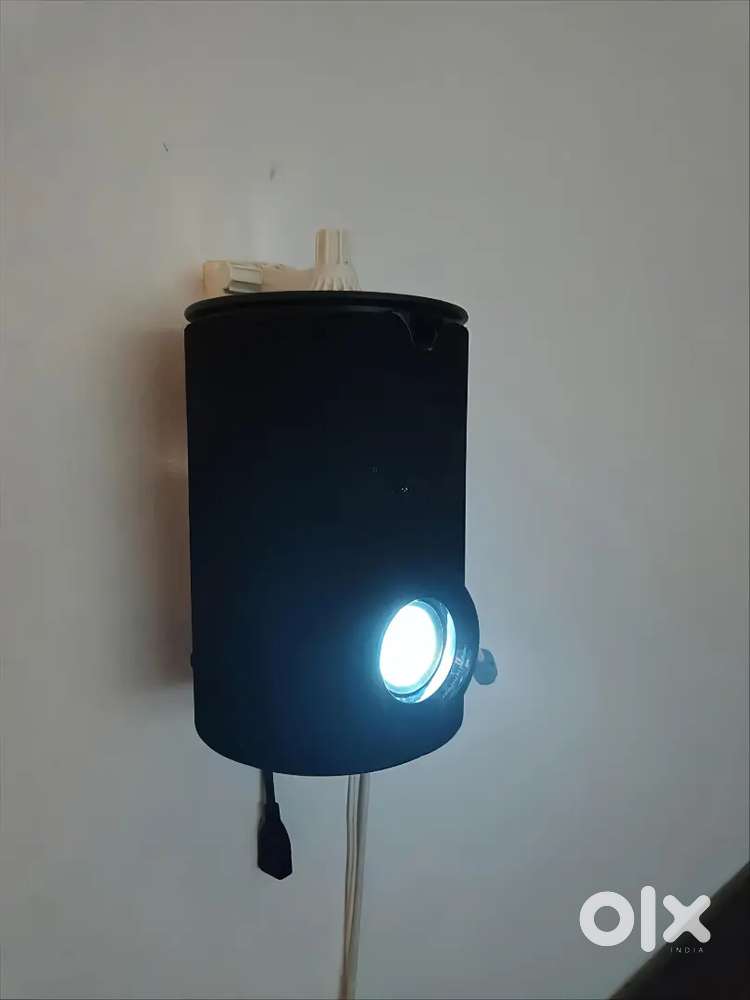 Beem 410 Smart LED Projector