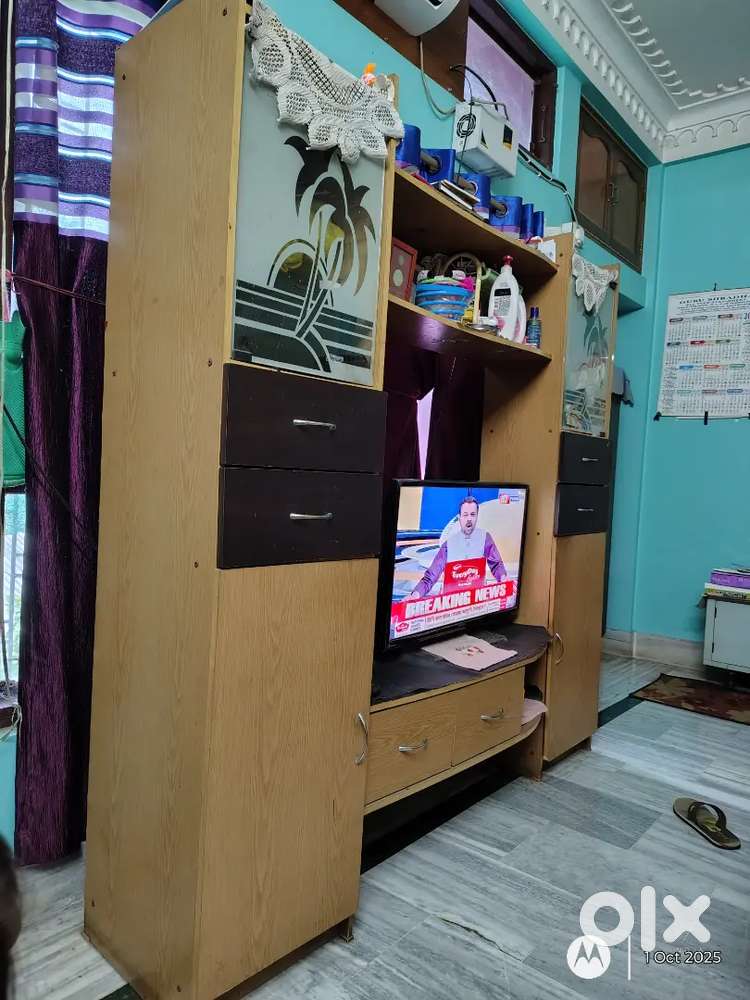 Showcase cum TV cabinet for sale