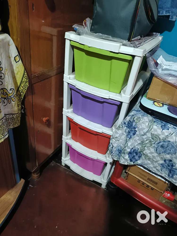 4 pice small bucket almari