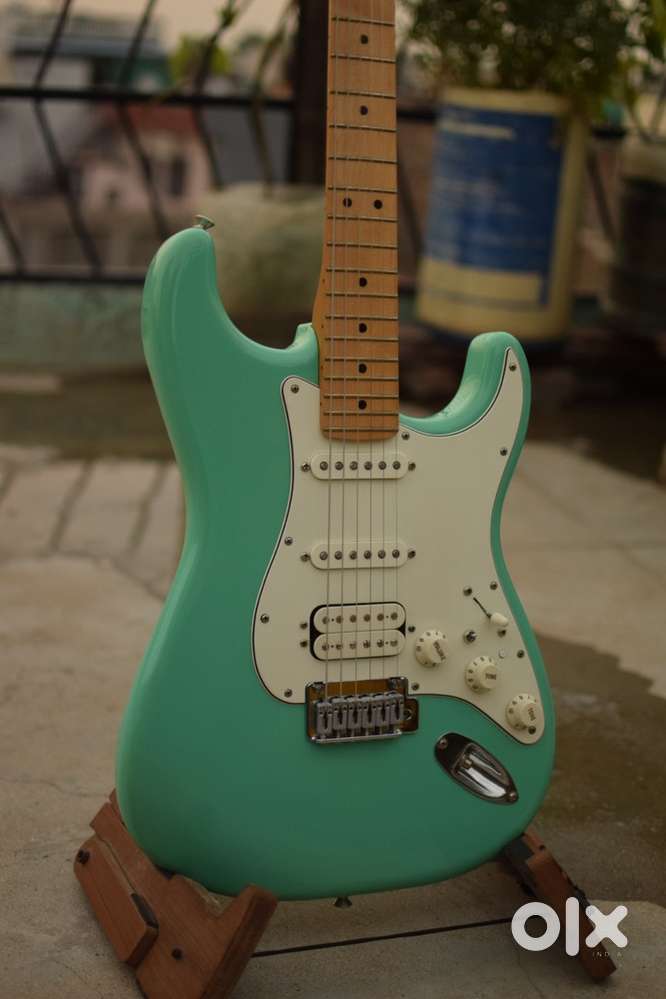Fender Mexican hss Stratocaster with LR baggs x bridge piezo acoustic