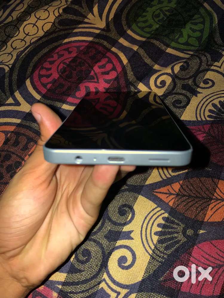 Samsung mo6 5g 8/128 1 month old bill box charger sab hai