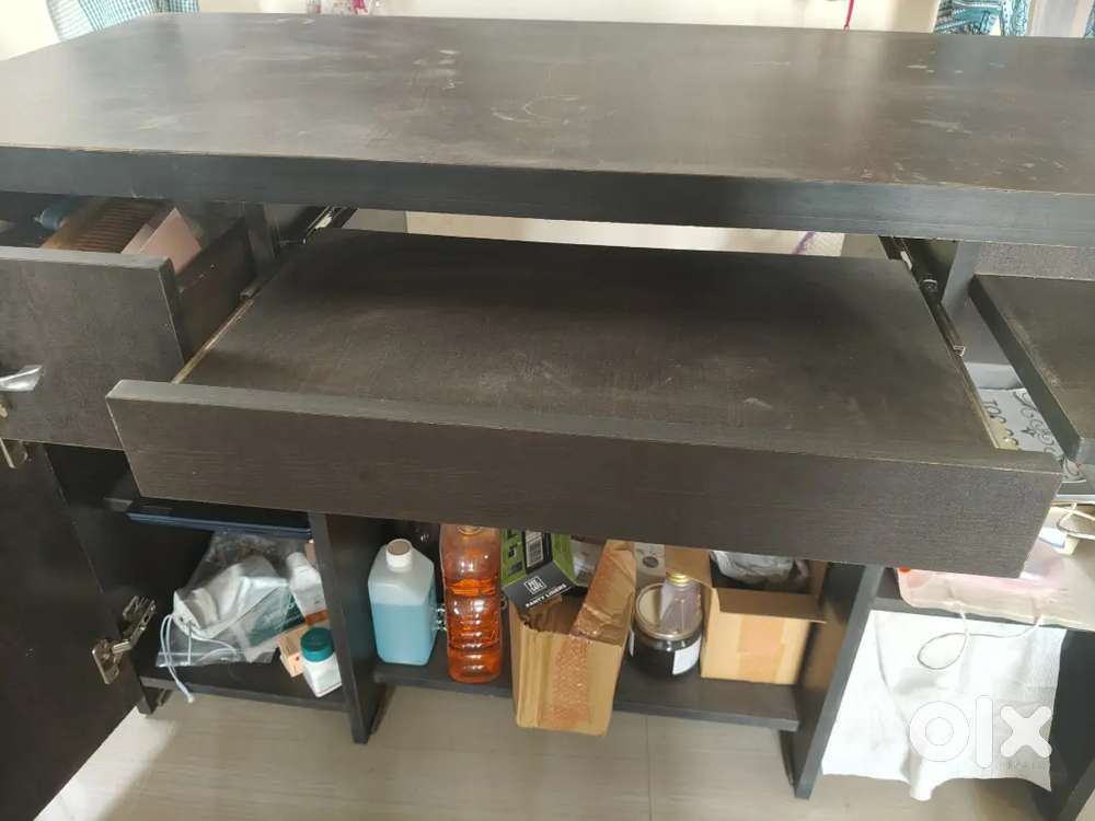 Computer table
