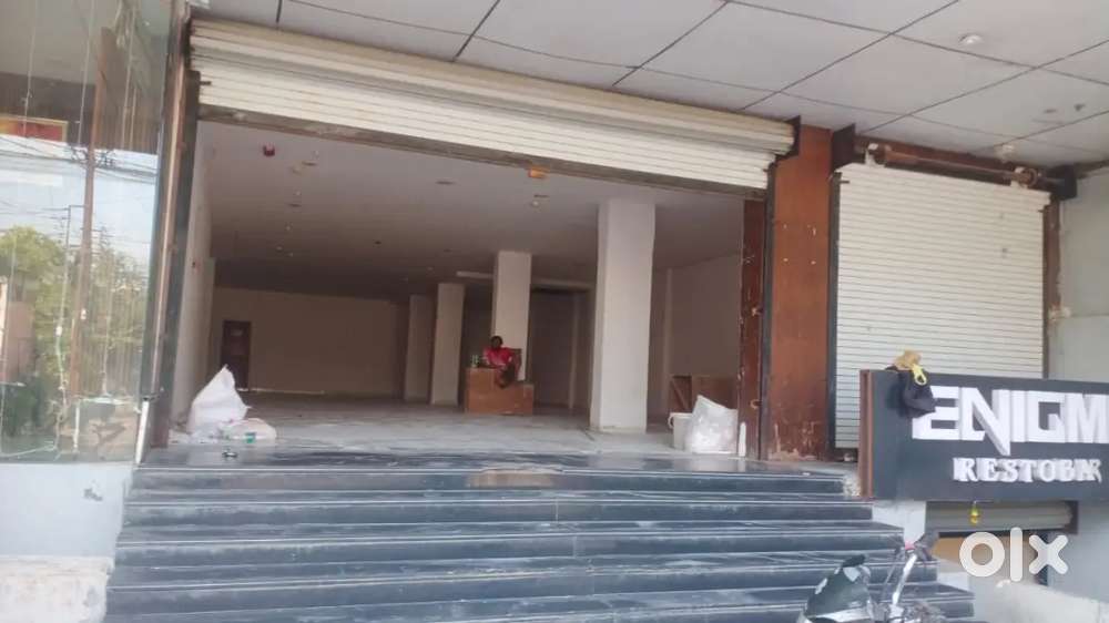 Showrrom space available on rent