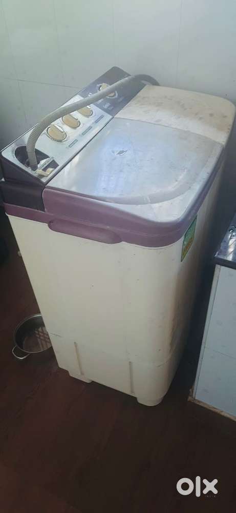 Semi automatic washing machine