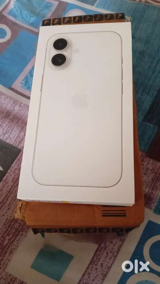 iPhone 16 128gb white colour