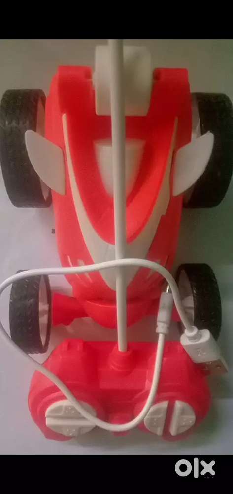 REMOTE CONTROL CAR THIS IS A STUNT CAR AND VERY POWERFUL