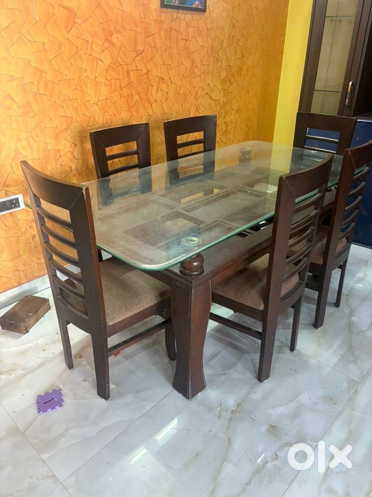 Dining table with 6 chair