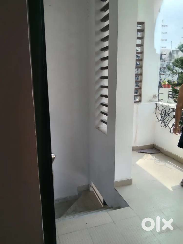 Only girls fully independent house