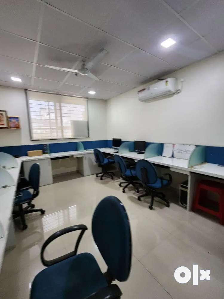 500 Sq Ft Furnish Office For Rent