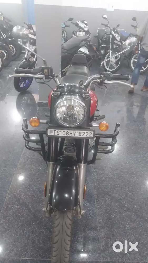 Very much less drivev Classic350 2022 registration in showroom track