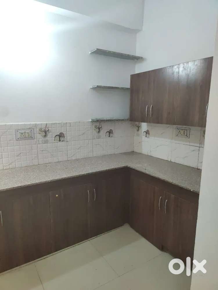 Independent flat in aliganj vikasnagar