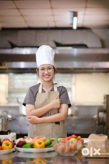 mahila cook chaiye