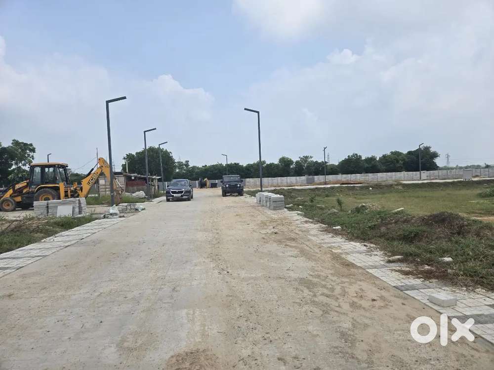 120 gaj PLOT IN GATED SOCIETY WITH SECURITY GUARDS, HOME LOAN APPROVED