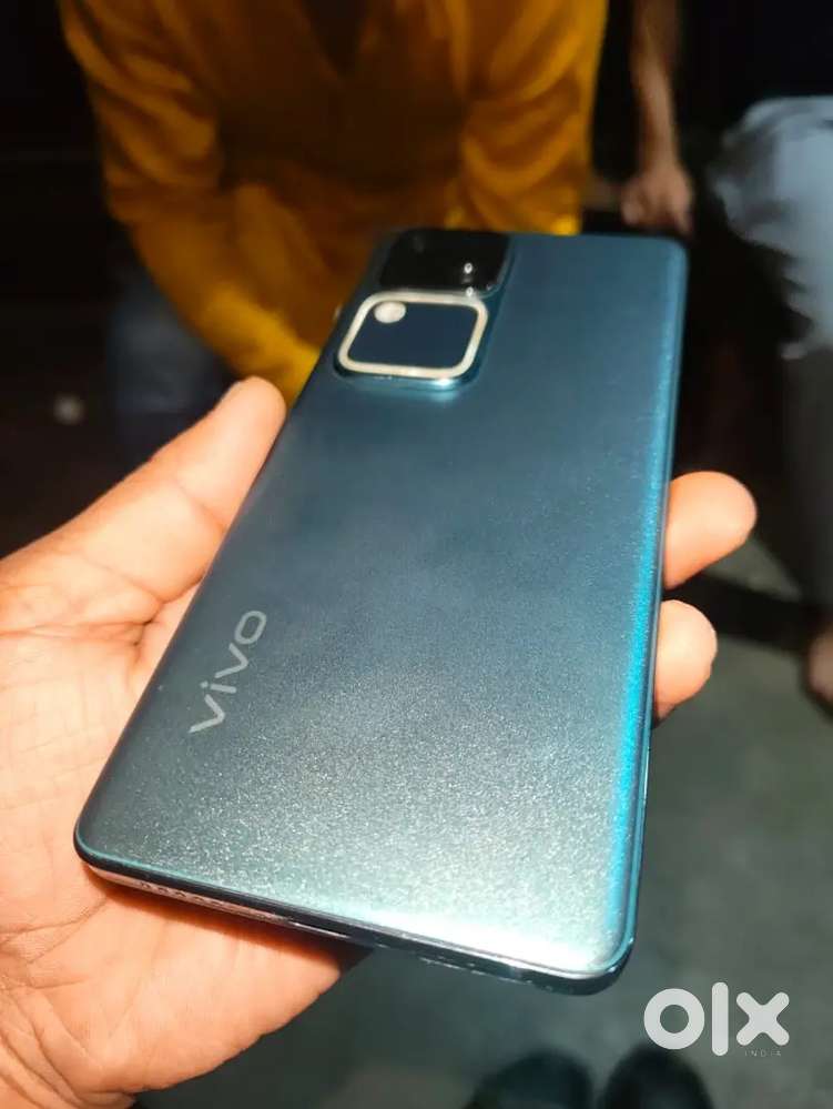Mobile bechna hai