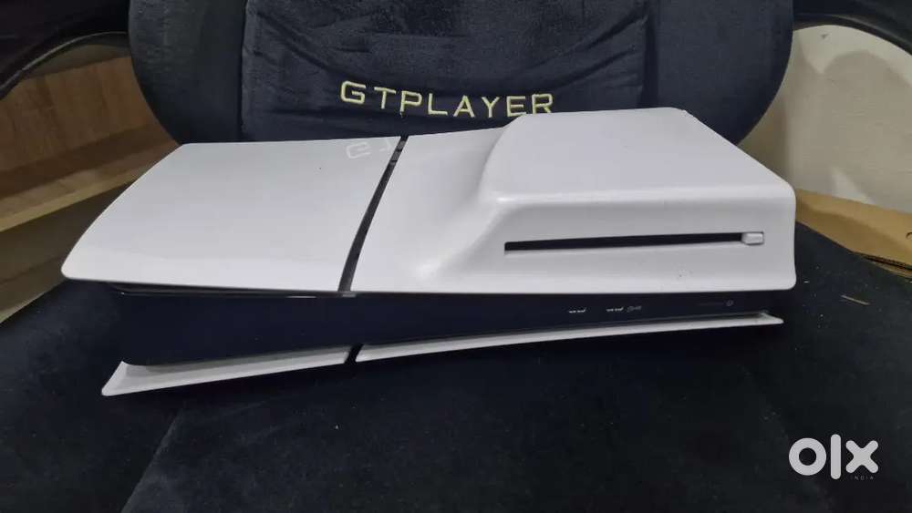 PS5 Disk Edition 1TB variant with 2 controllers