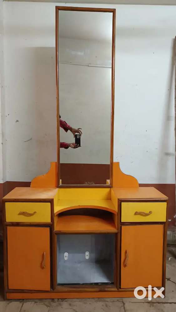 Dressing table / Sofa set