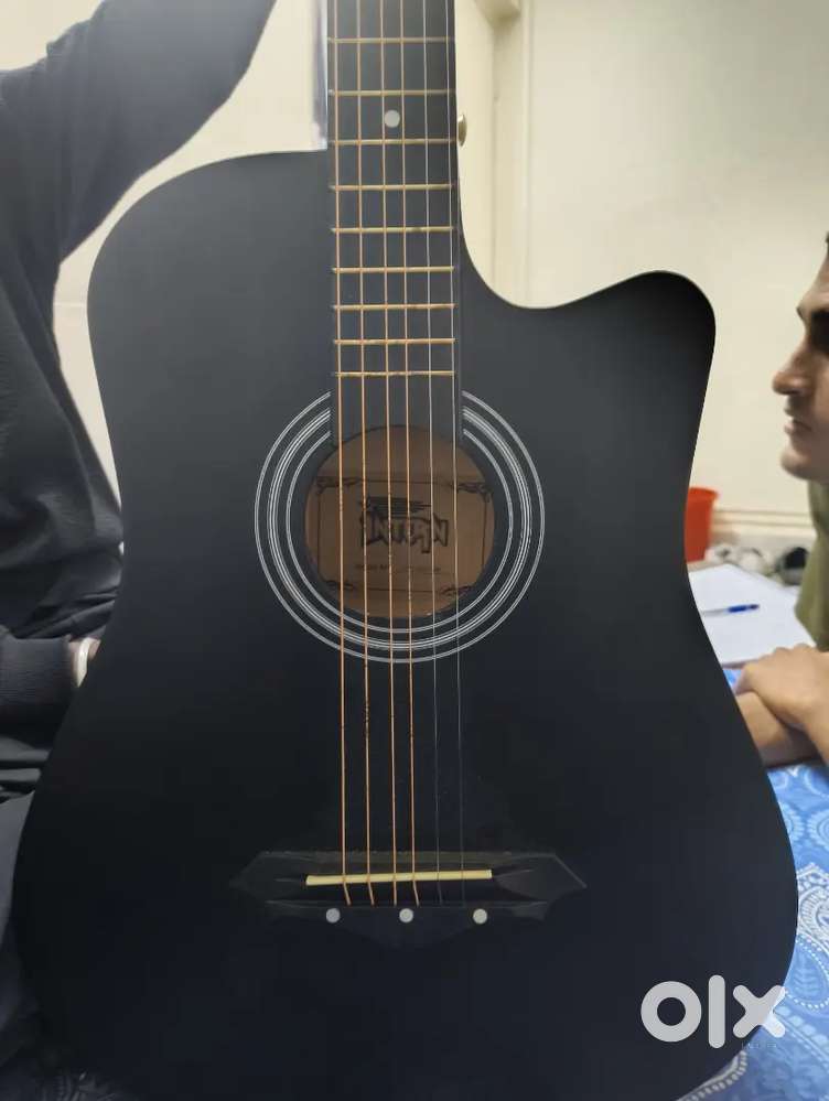 Intern Guitar