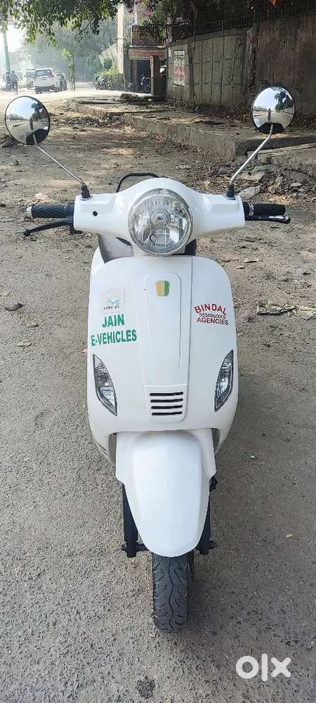 Lithium battery Electric scooty sale urgently