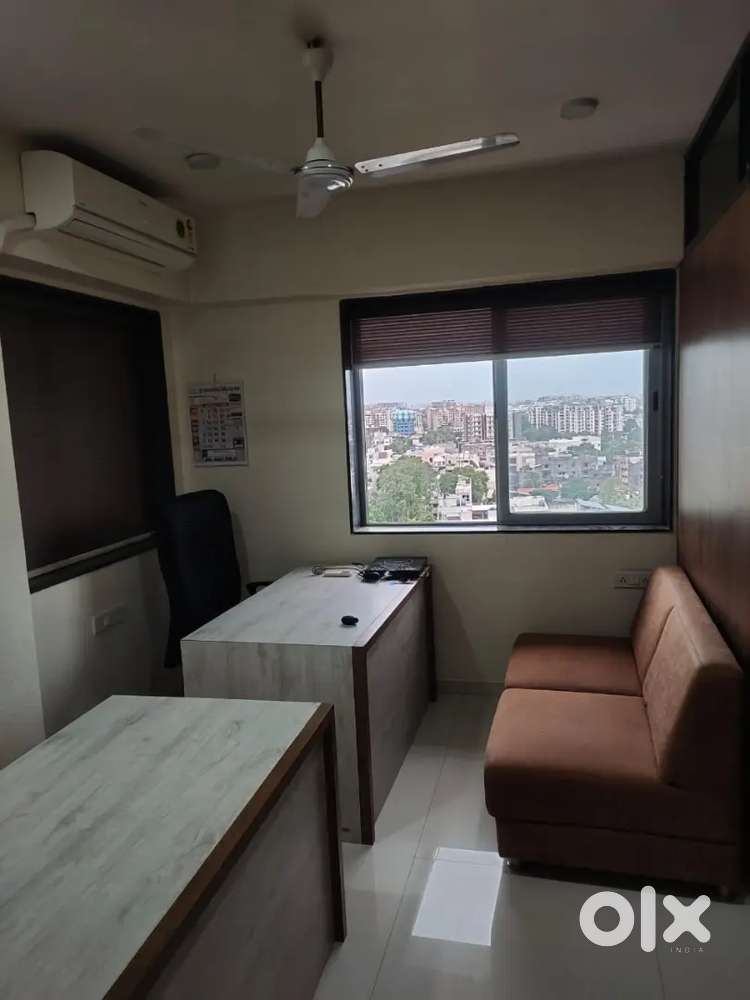 Furnished office with 15 people capacity