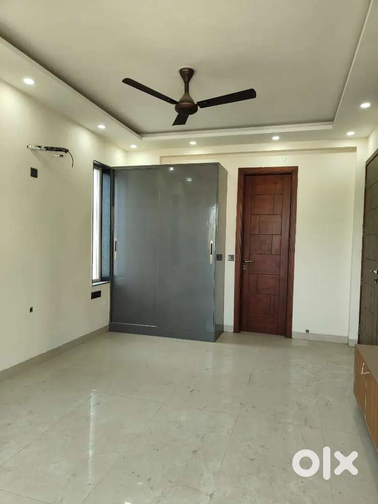 Luxury builder floor
