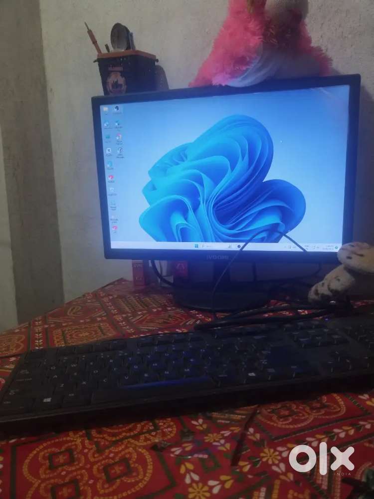 I3 10 gun, 8gb ram, 4 graphic card 256 GB SSD, monitor