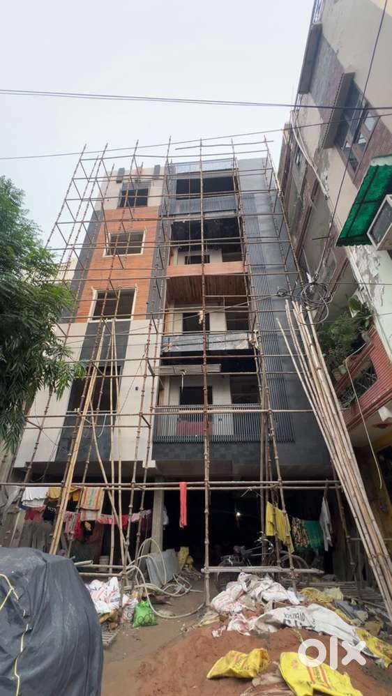 Freehold Spacious New Premium Floor in Rohini sec 3  Lift + Parking